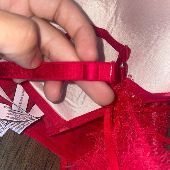 ❤️🔥Victorias secret very sexy plunge bra red lace bra strappy bra - Picture 13 of 15